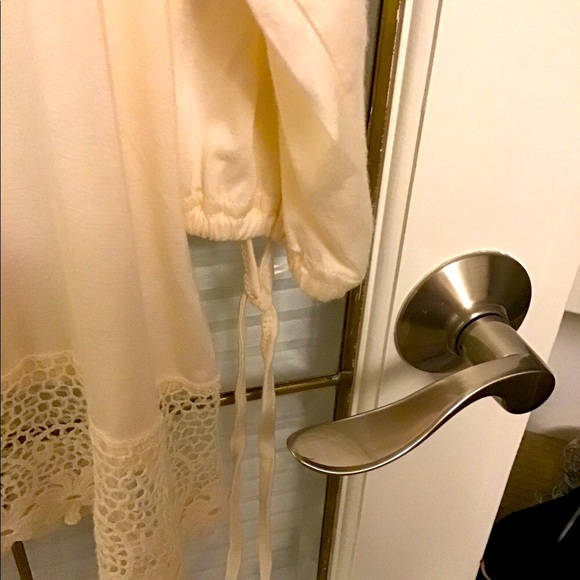 Forgotten Grace XL cream top - Picture 3 of 6